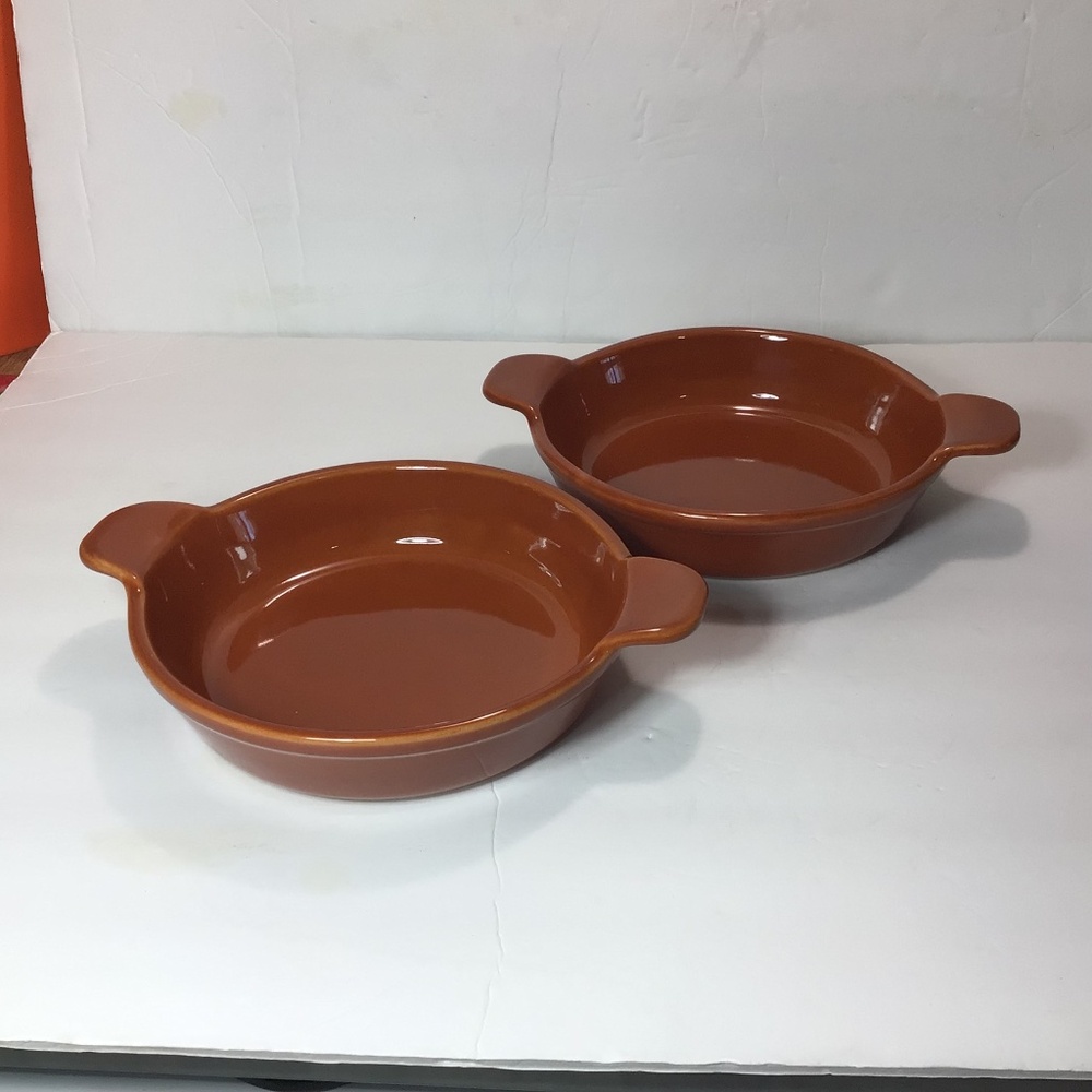 TWO 8” DC 591 32 OZ ROUND TERRACOTTA COLORED BAKING DISHES.
